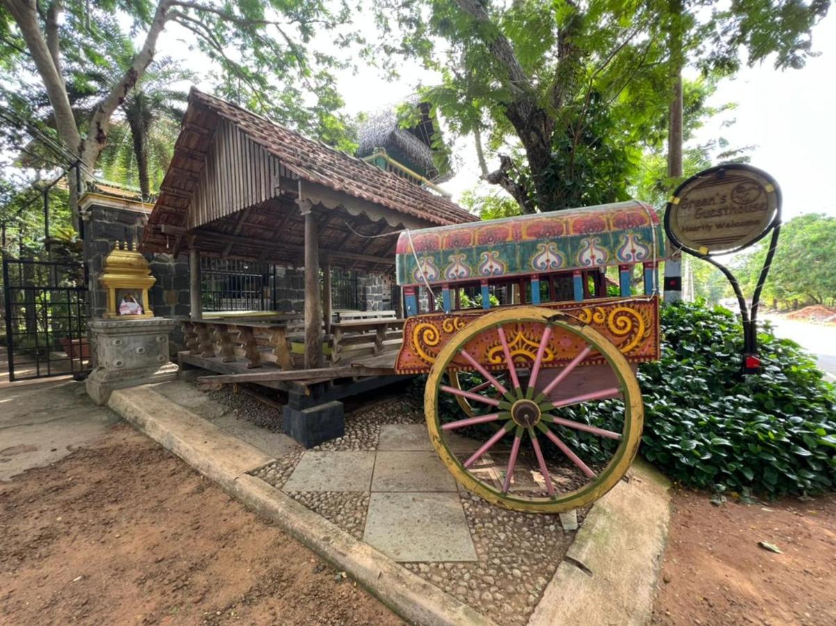 Green'S Guest House Auroville Exterior foto